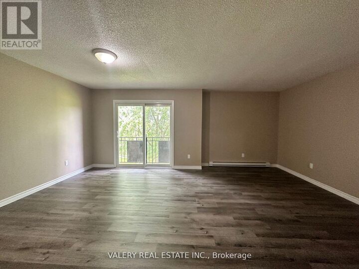 Property Photo:  9 Lowdnes Avenue 9  ON L4P 3T1 