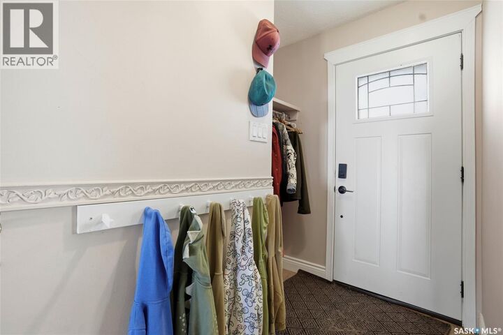 Property Photo:  2122 37th Street W  SK S7L 4E3 