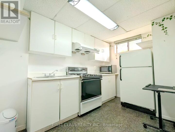Property Photo: 1226 Kos Boulevard Bsmnt ON L5J 4L7
