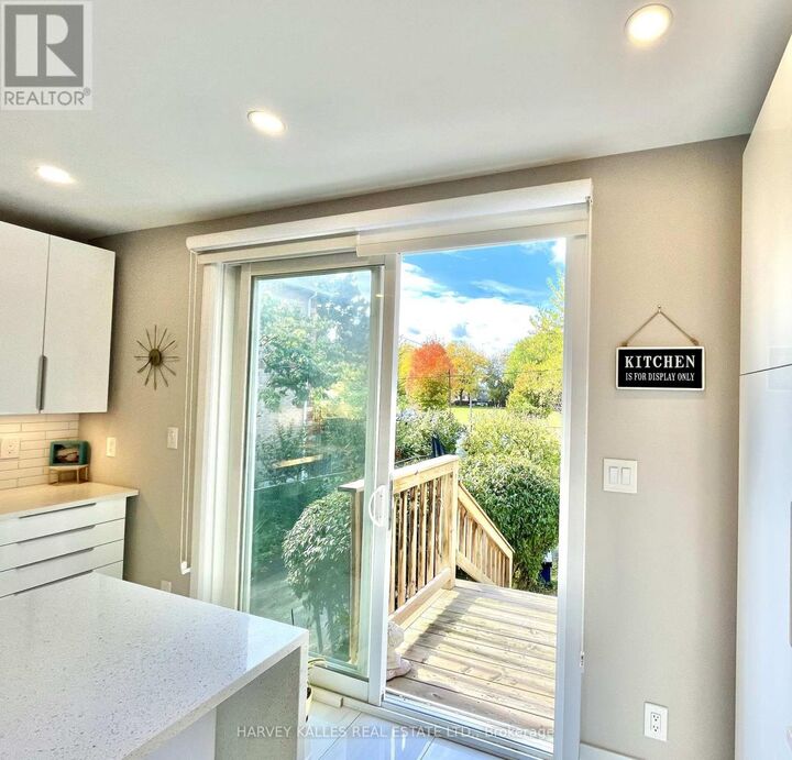 Property Photo:  26 Leyton Avenue  ON M1L 3T4 