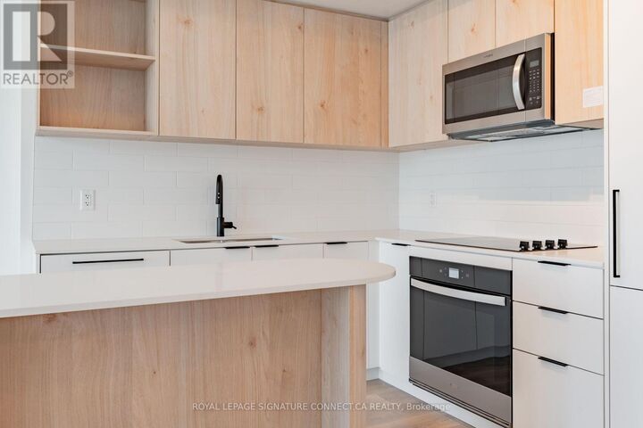 Property Photo: 1185 Dupont Street 908 ON M6H 0G5