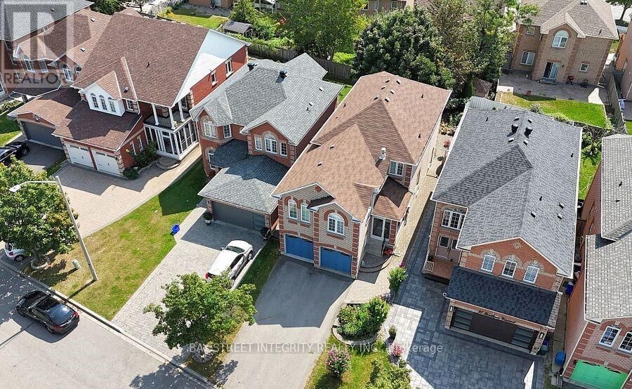 Property Photo:  Main 37 Sandham Crescent  ON L3S 4J7 