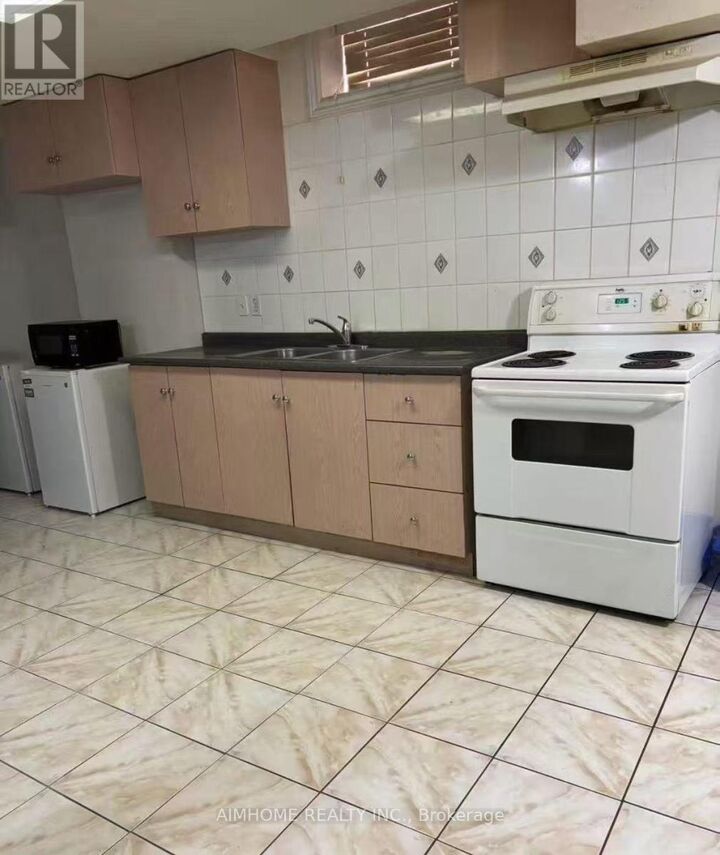 Property Photo: 6230 McGriff Court Basement ON L5V 2G5