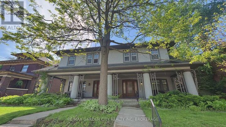 Property Photo:  5 College Street 3  ON L2R 2W6 