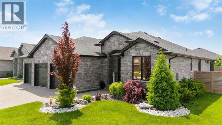Property Photo:  401 Rodriguez Drive  ON N7S 4M6 