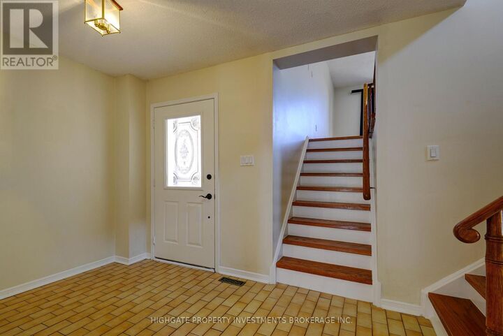 Property Photo:  654 Brougham Place  ON L5B 2Z5 