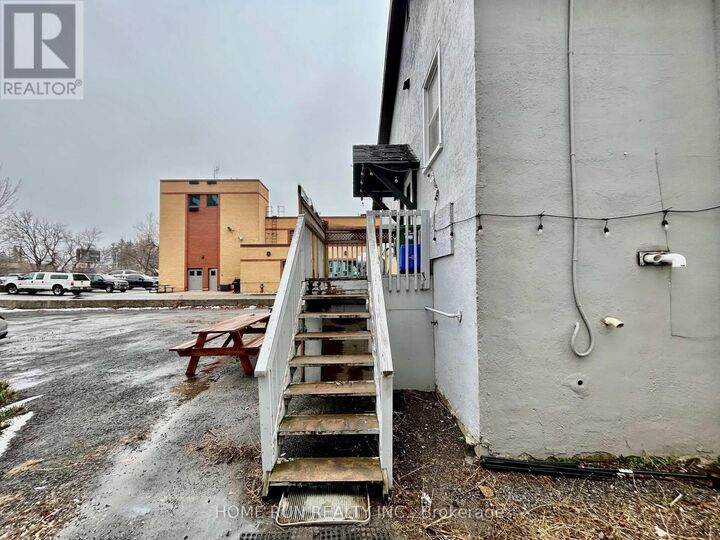 Property Photo:  704 Brookfield Road South  ON K1V 6J4 