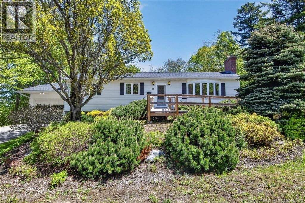 Property Photo: 25 Eriskay Drive NB E2E 5T5