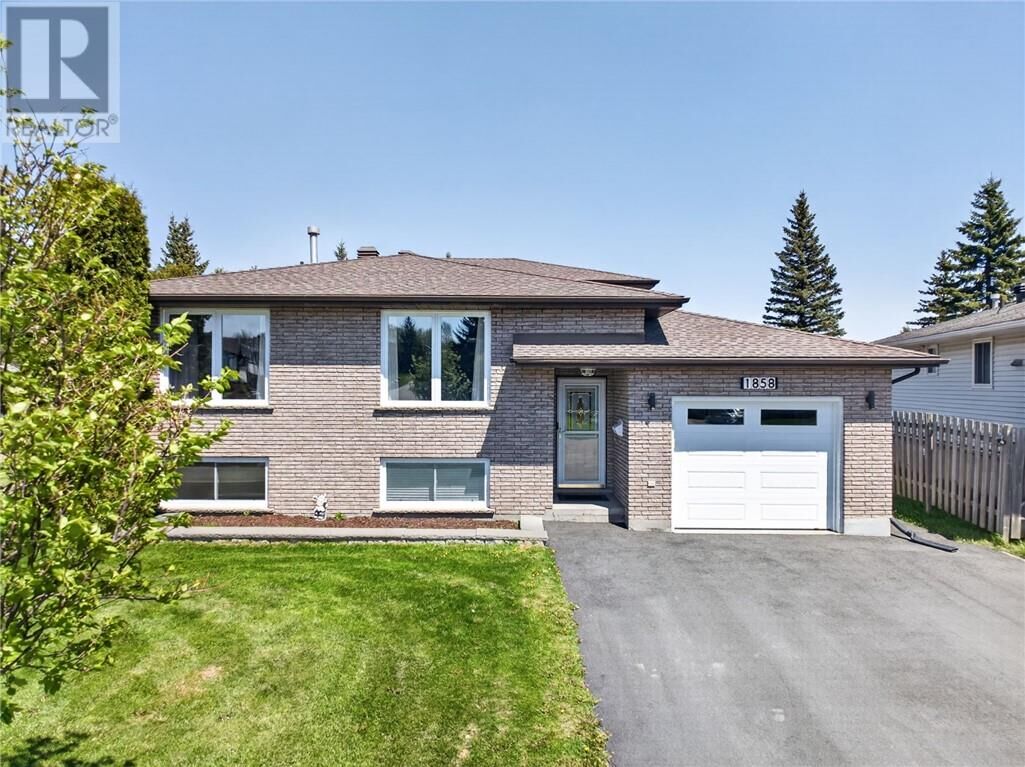 Property Photo:  1858 Covewood  ON P3A 5T1 