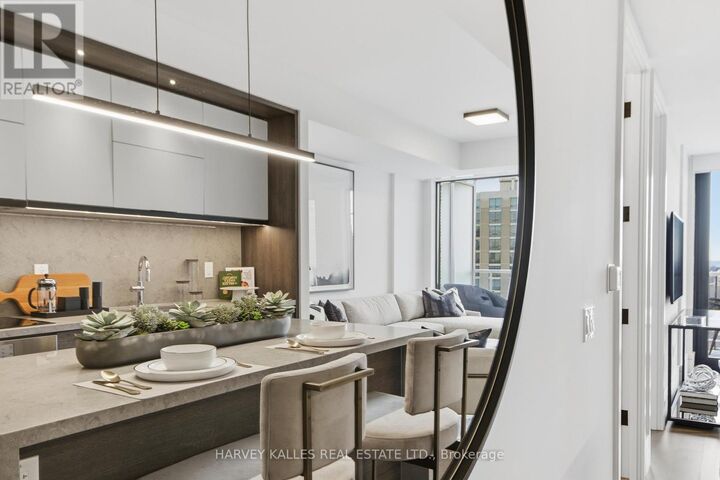 Property Photo:  215 Lonsdale Road 1205  ON M4V 1W7 