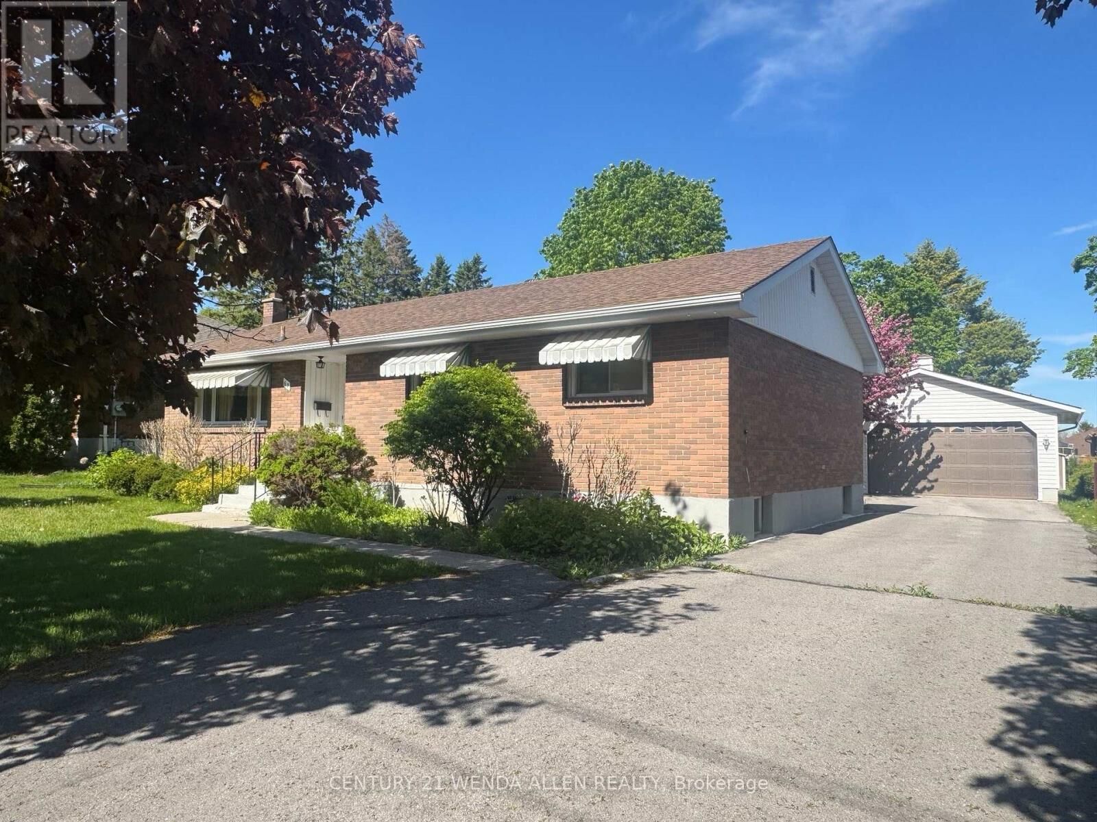 Property Photo:  63 Gilbert Street  ON K8P 3G9 