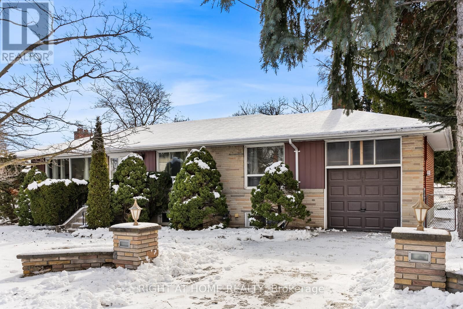 Property Photo: 35 Caswell Drive ON M2M 3M2