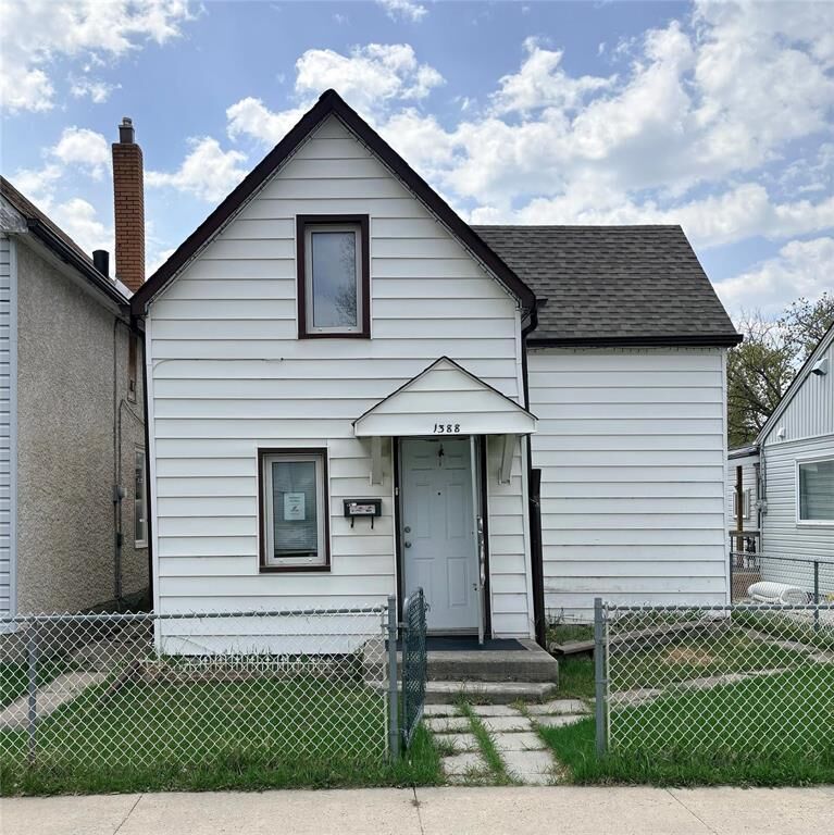 Property Photo: 1388 Manitoba Avenue MB R2X 0L2