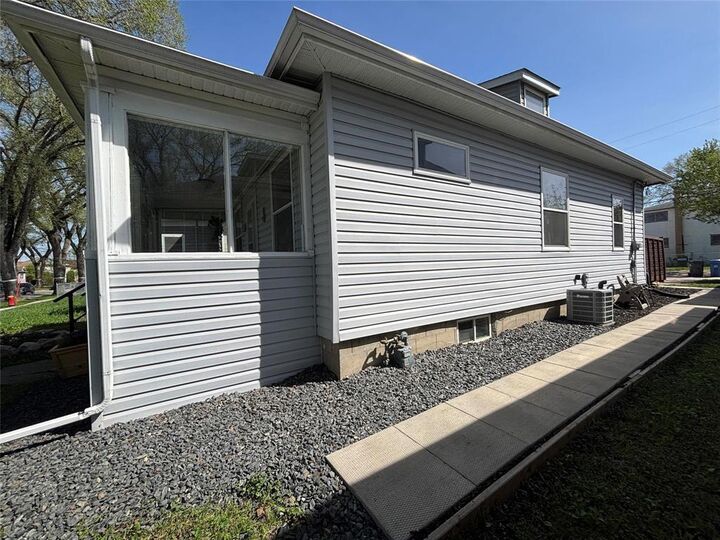 Property Photo: 66 Noble Avenue MB R2L 0J6