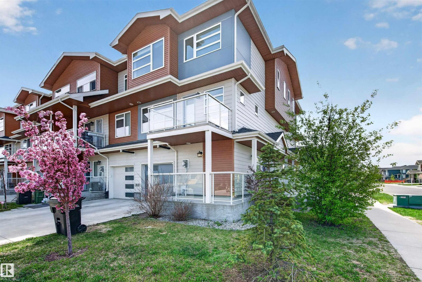Property Photo:  903 173 Street SW  AB T6W 3V4 