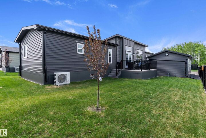 Property Photo: 86 Meadowview Road AB T8R 2P7