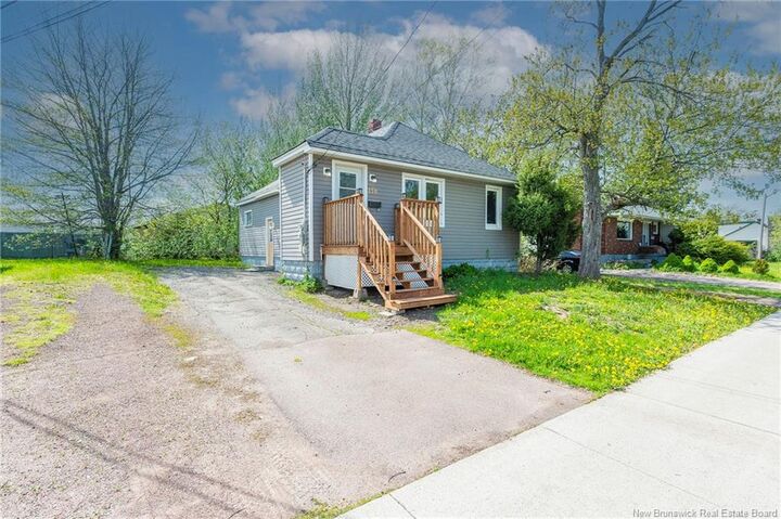 Property Photo:  150 Purdy Avenue  NB E1C 7W2 