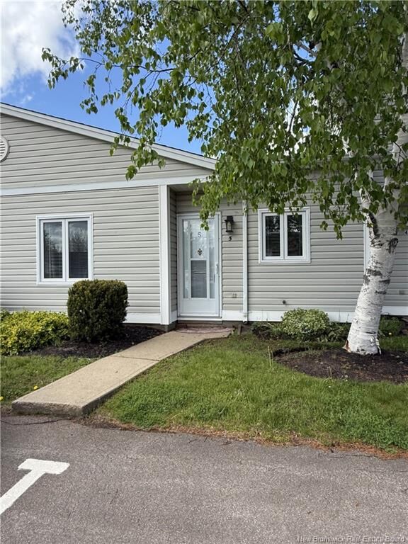 84 Seaman Unit 5 — photo 1