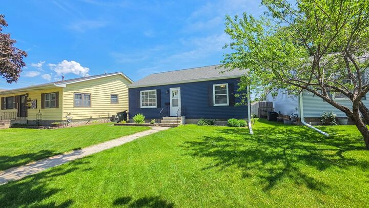 Property Photo:  919 S 21st St  IA 50501 