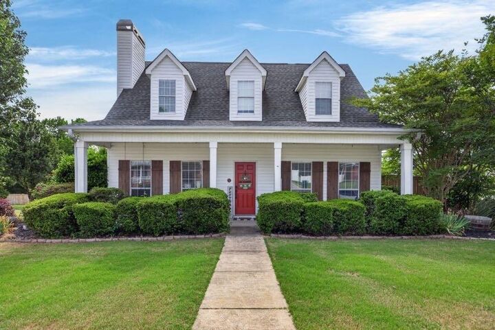 Property Photo: 200 Meadow Lake Drive GA 30116
