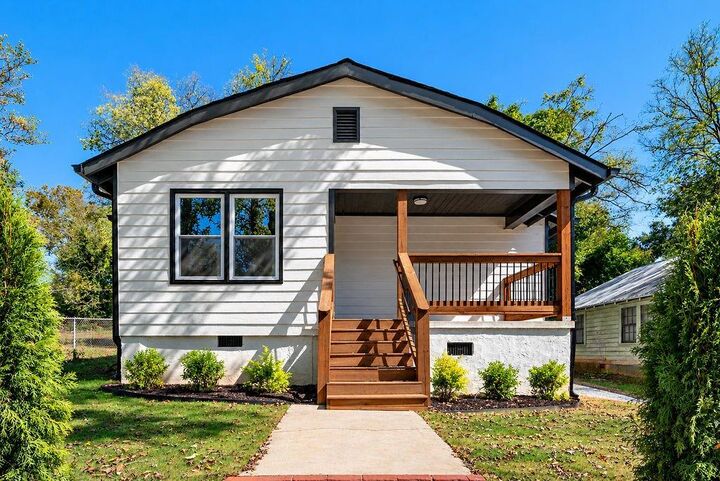 Property Photo:  1409 Maple Avenue SW  GA 30161 