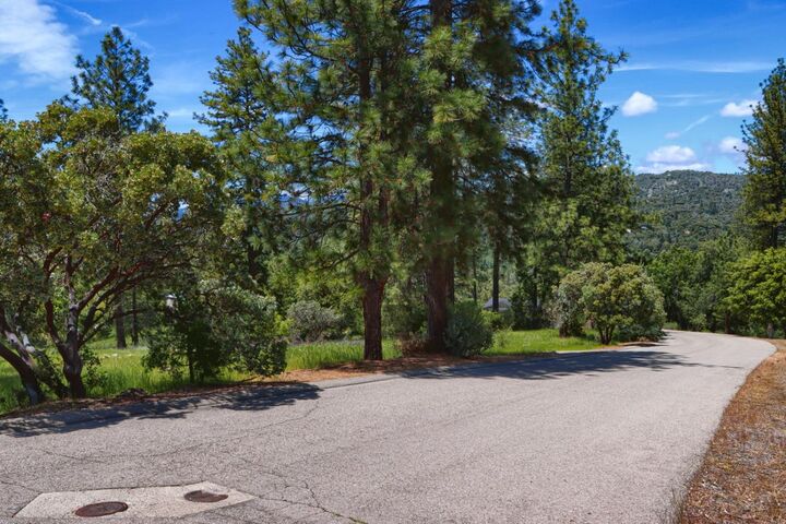 Property Photo: 8 Timberwood Lane CA 93644