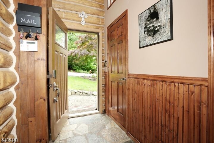 Property Photo:  5 Longview Ln  NJ 07456 