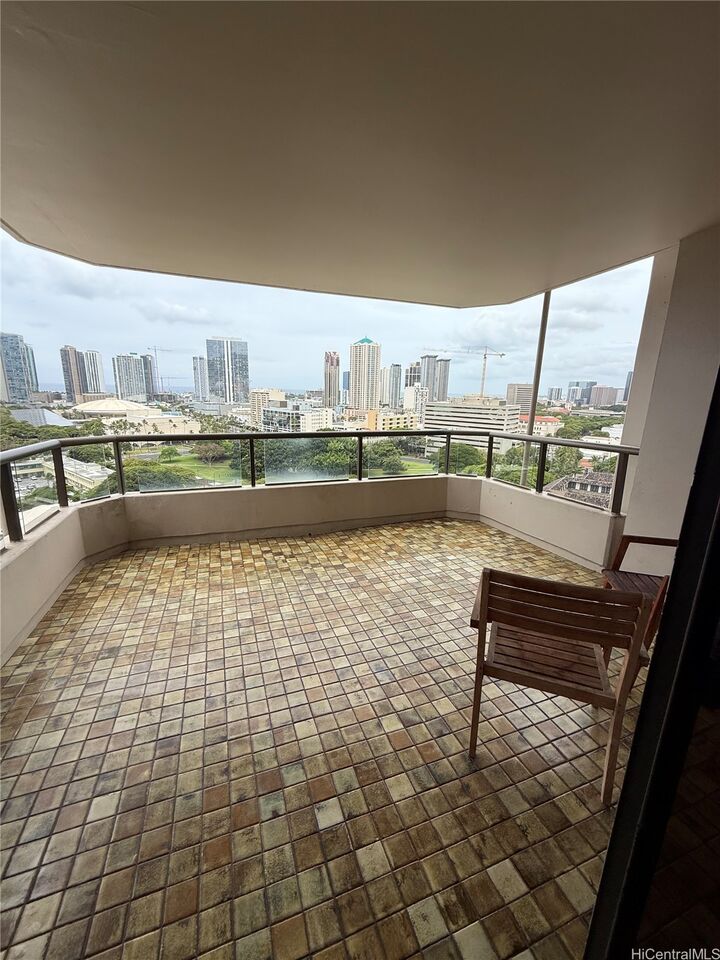 Property Photo:  1221 Victoria Street 1705  HI 96814 