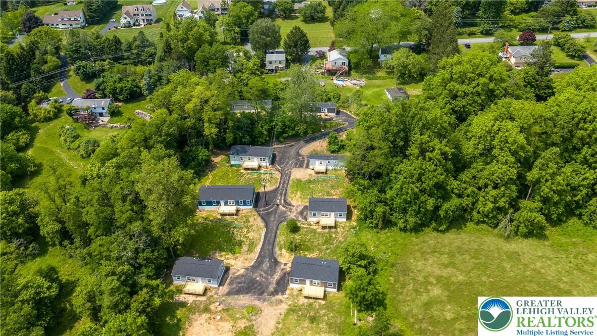 Property Photo: 465 Royal Manor PA 18042