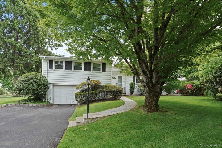Property Photo: 11 Maplemoor Lane NY 10605