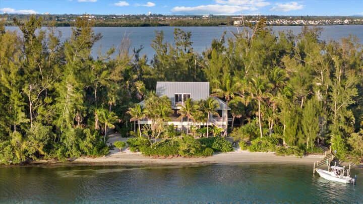 Property Photo:  7143 La Lenaire Drive  FL 34228 