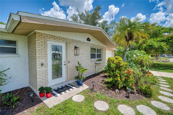 Property Photo: 510 Dona Drive FL 34275
