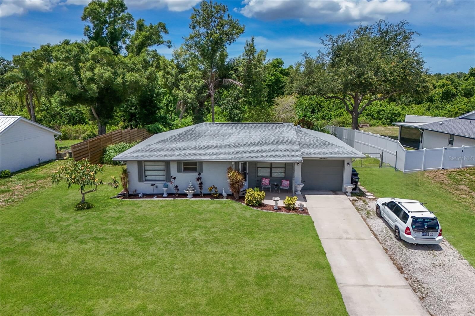 Property Photo:  5202 Foxcroft Court  FL 34232 
