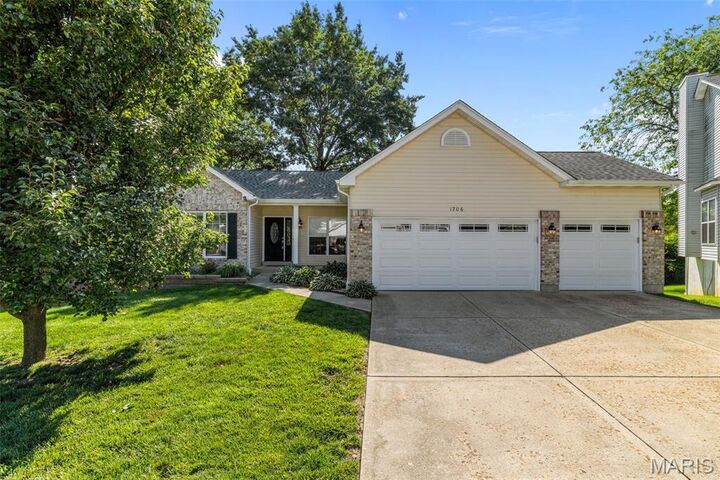 Property Photo: 1706 Chestnut Farms Court MO 63026