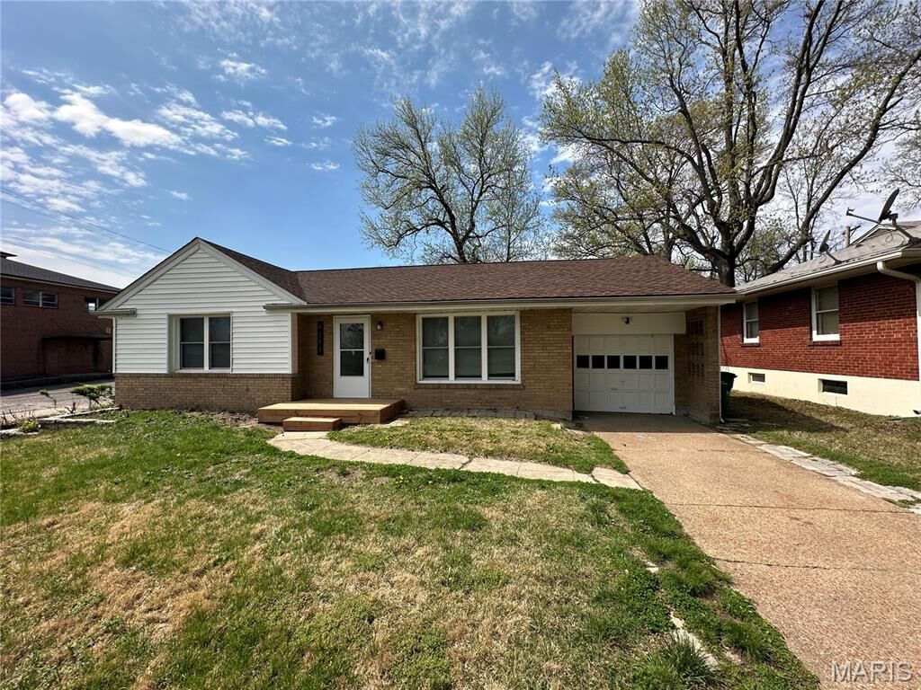 Property Photo:  9343 Duenke Dr  MO 63137 