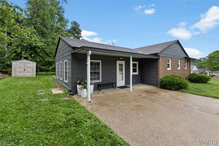 Property Photo:  860 Poppy Lane  MO 63701 