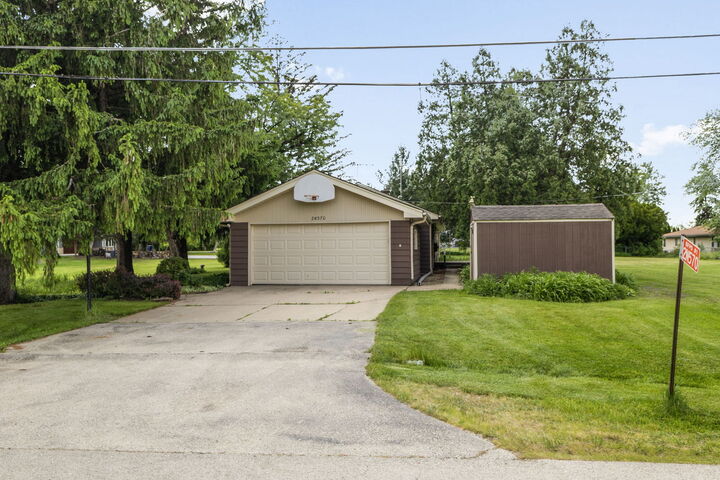 Property Photo:  2N570 Argyle Street  IL 60148 