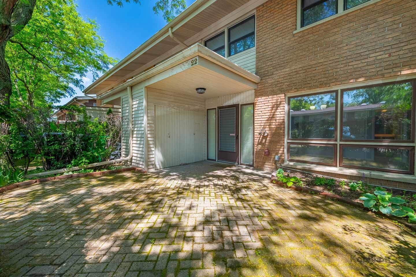 Property Photo:  22 N Dee Road 22  IL 60068 