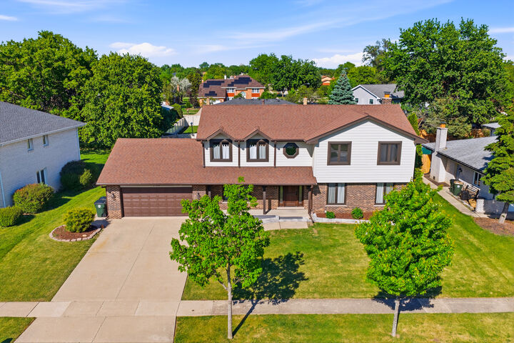 Property Photo:  6723 Kingswood Road  IL 60527 
