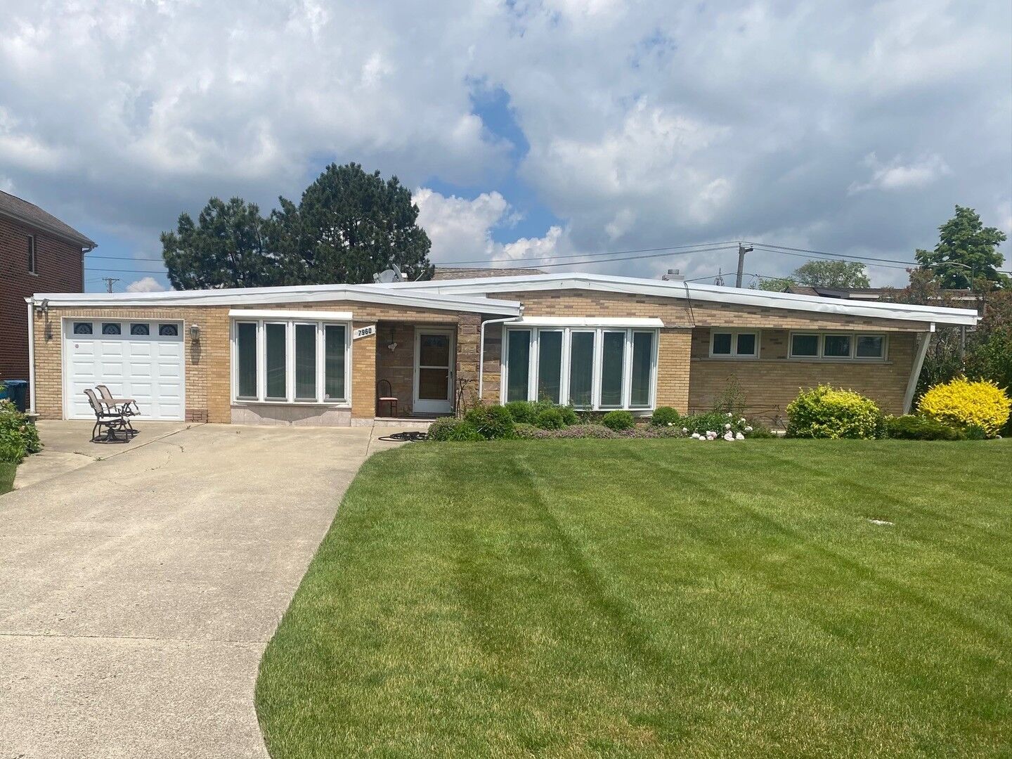 Property Photo: 7960 W Bryn Mawr Avenue IL 60631