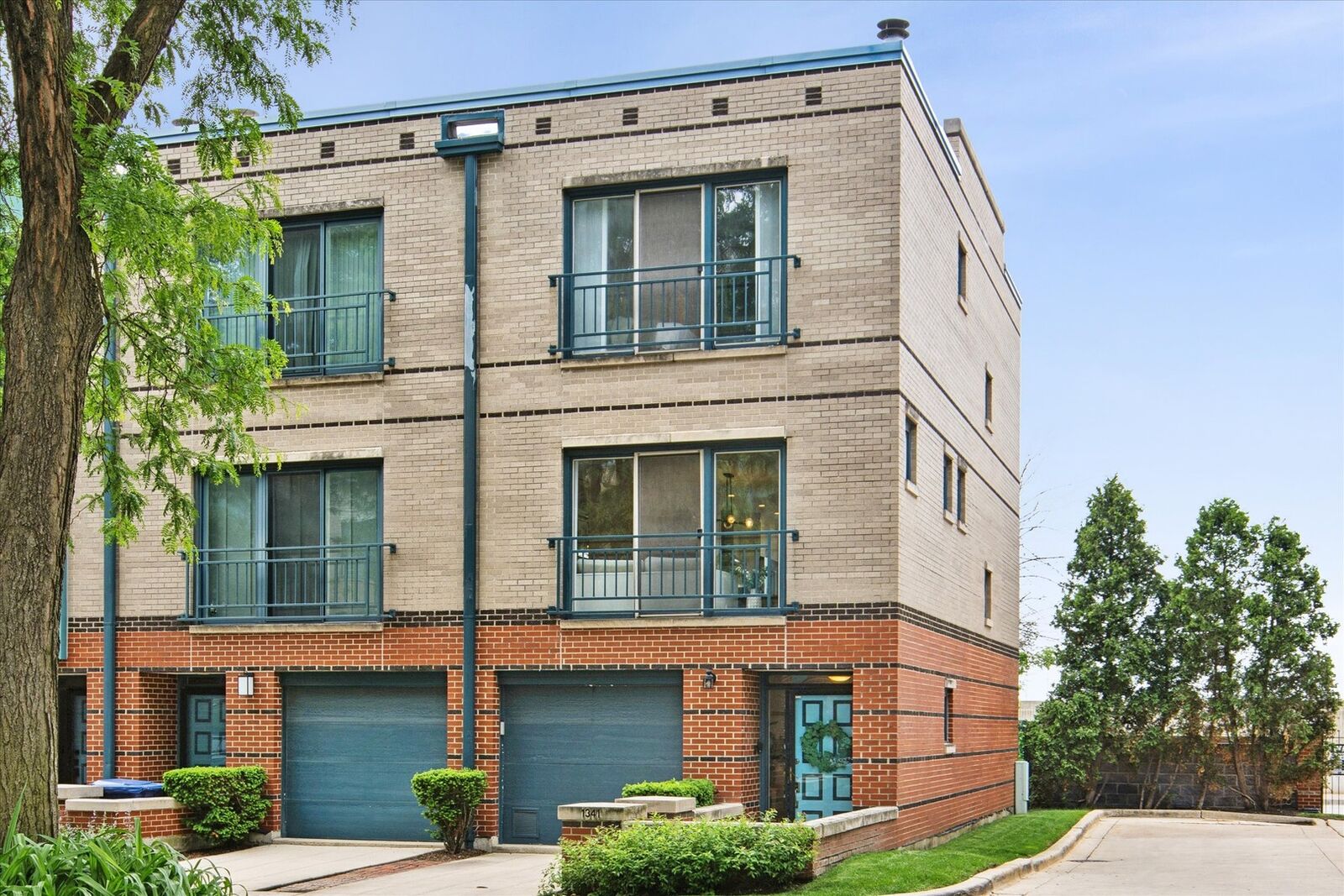 Property Photo:  1341 S Clark Street  IL 60605 