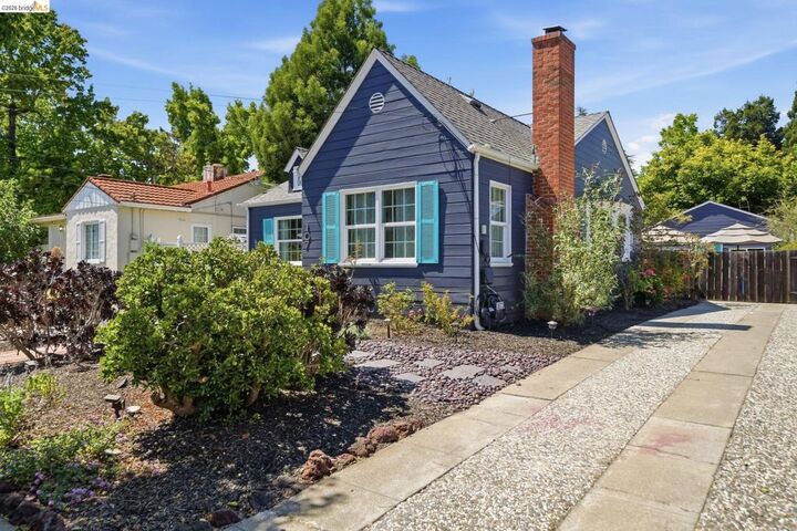 Property Photo:  107 Covington St  CA 94605 