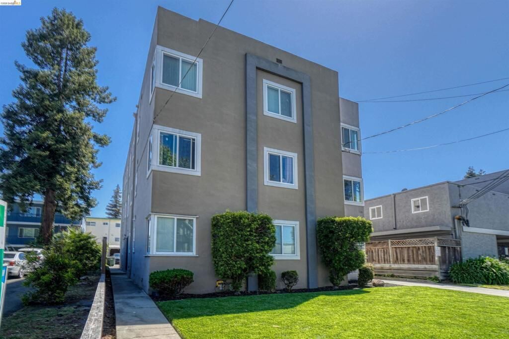 Property Photo:  520 Bancroft Ave  CA 94577 