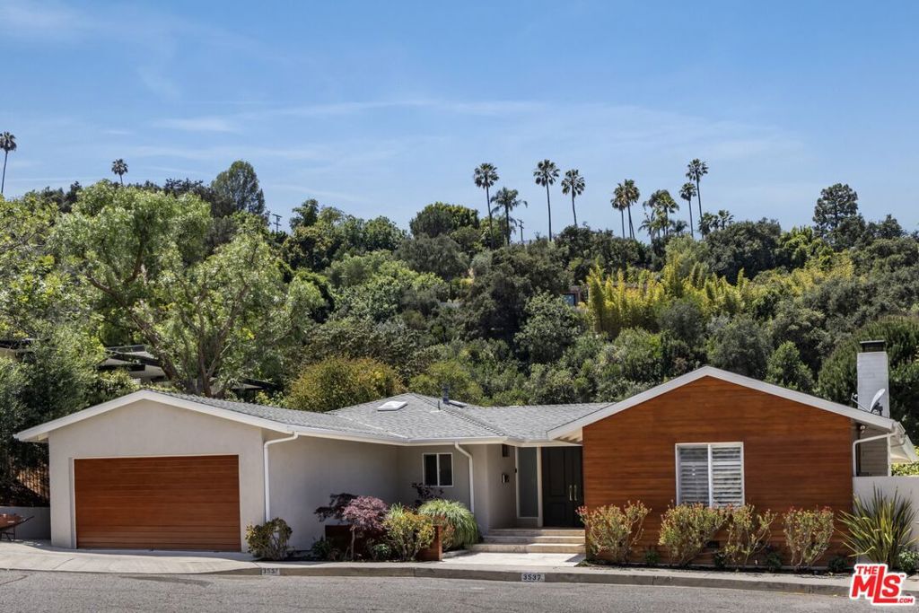 Property Photo:  3537 Stonehill Place  CA 91423 
