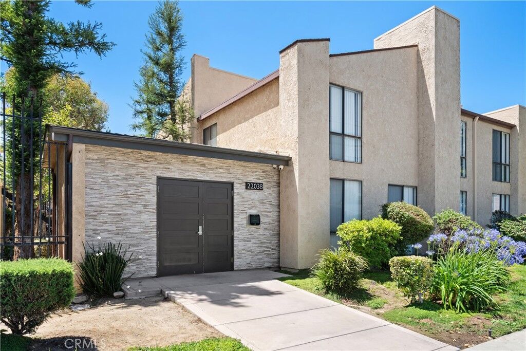 Property Photo: 22038 Vanowen 232 CA 91303