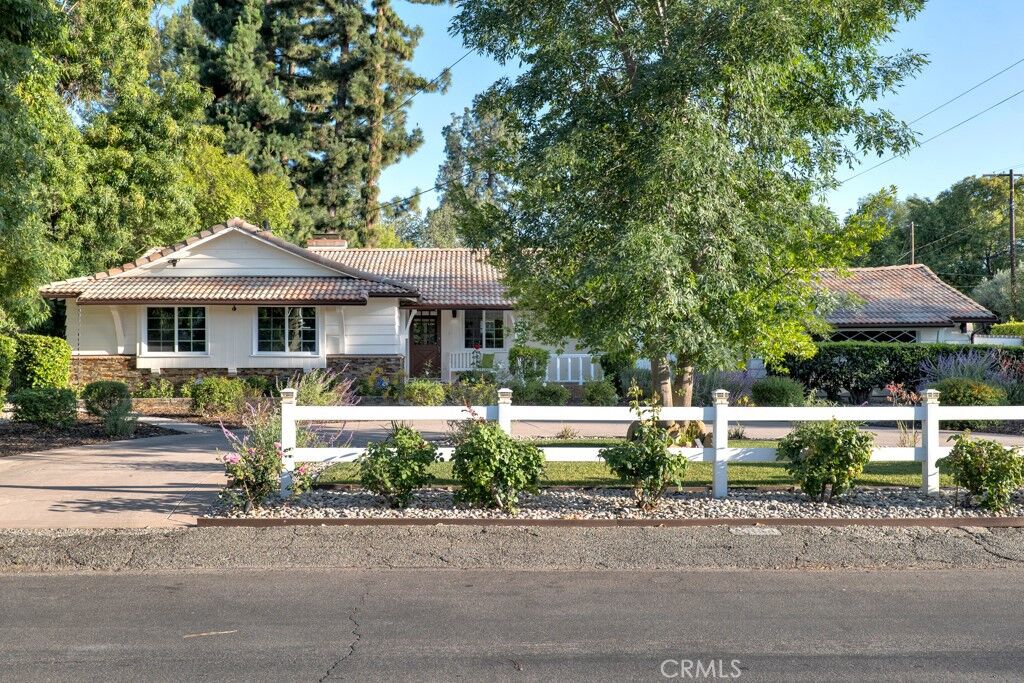 Property Photo:  23154 Mariano  CA 91367 