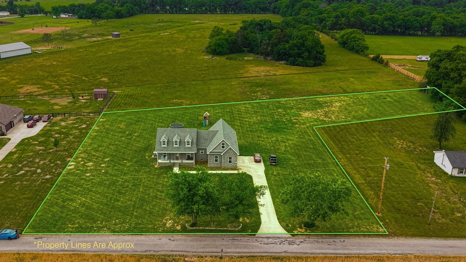 Property Photo:  124 Barber Rd  TN 37180 
