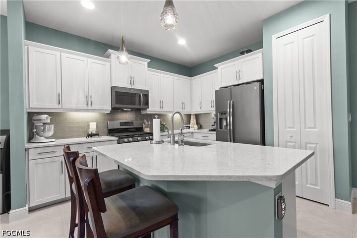 Property Photo:  4610 Waterscape Lane  FL 33966 