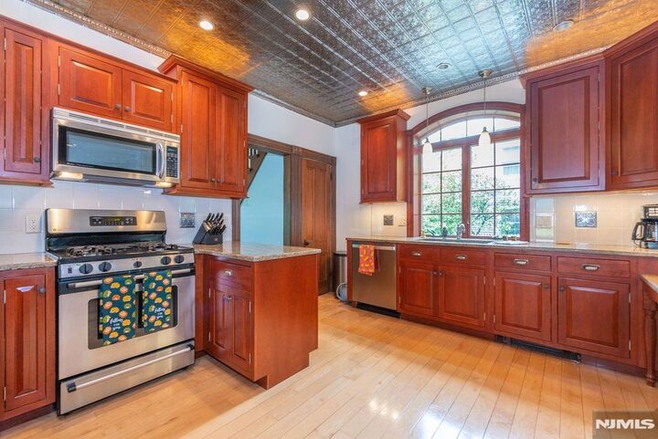 Property Photo:  66 Hillside Avenue  NJ 07432 