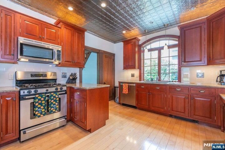 Property Photo:  66 Hillside Avenue  NJ 07432 